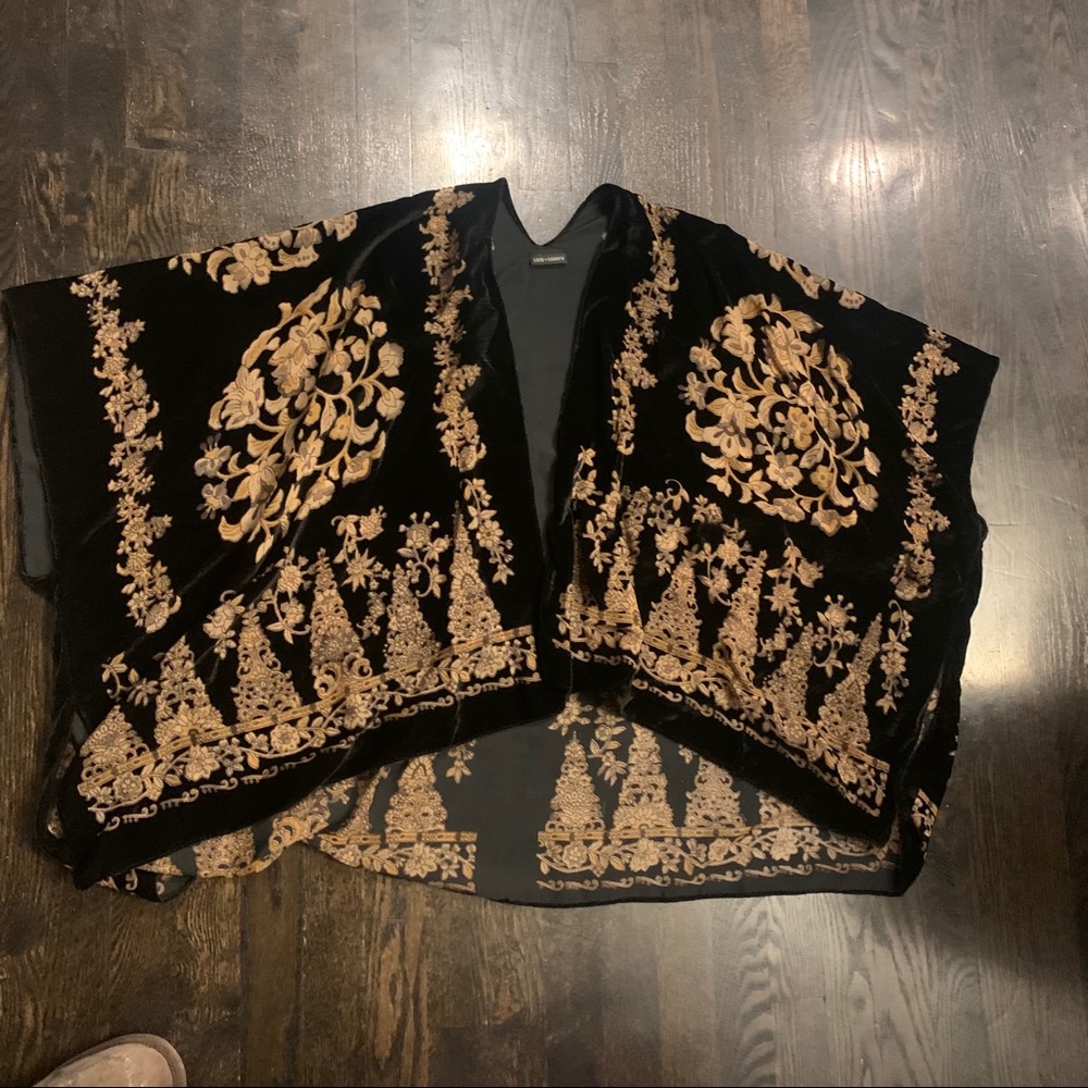 Coco & Carmen Black and Gold kimono